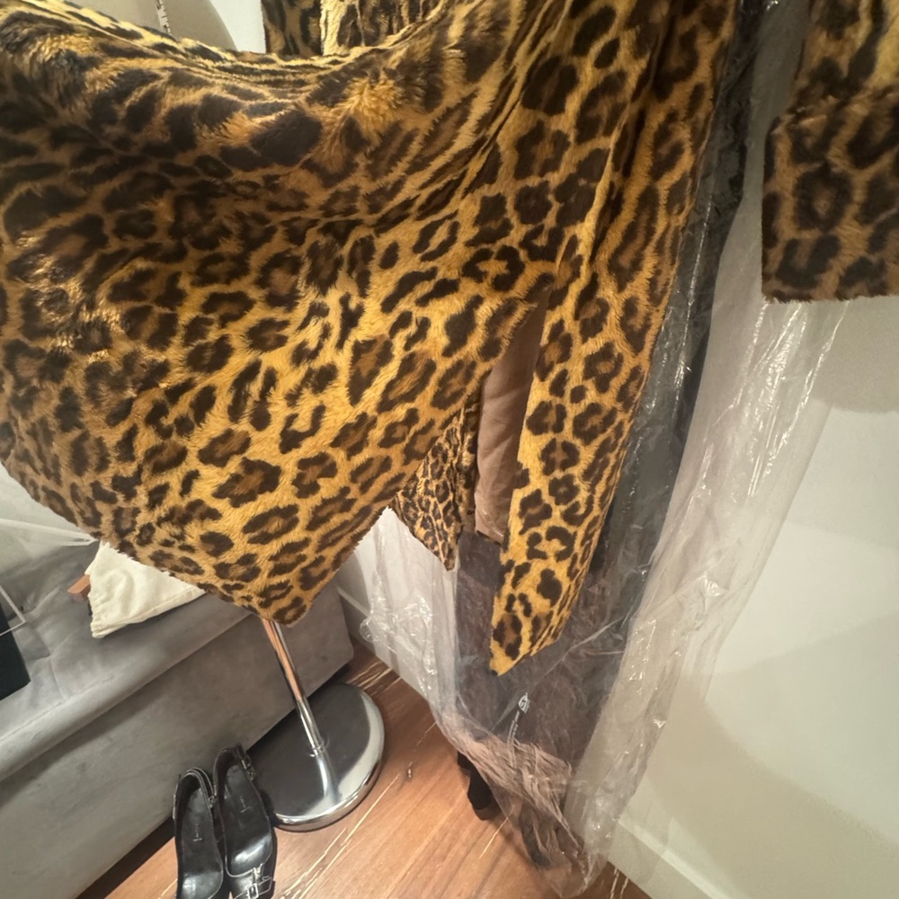 VINTAGE Zelda leopard coat. 
Size 12 = more like a 10 today. 
Lining intact. - Picture 11 of 14